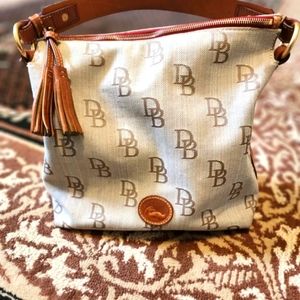 Dooney and Bourke handbag. Meduim size canvas with a single leather handle. Exce